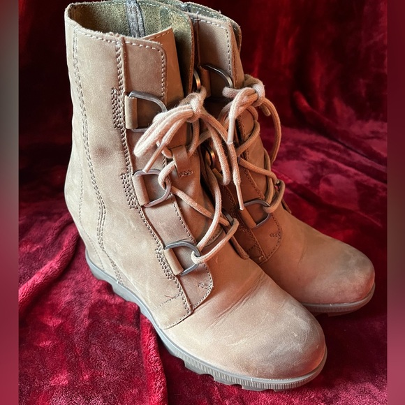 Sorel Joan of Arctic tan wedge boots gently worn - Picture 4 of 6